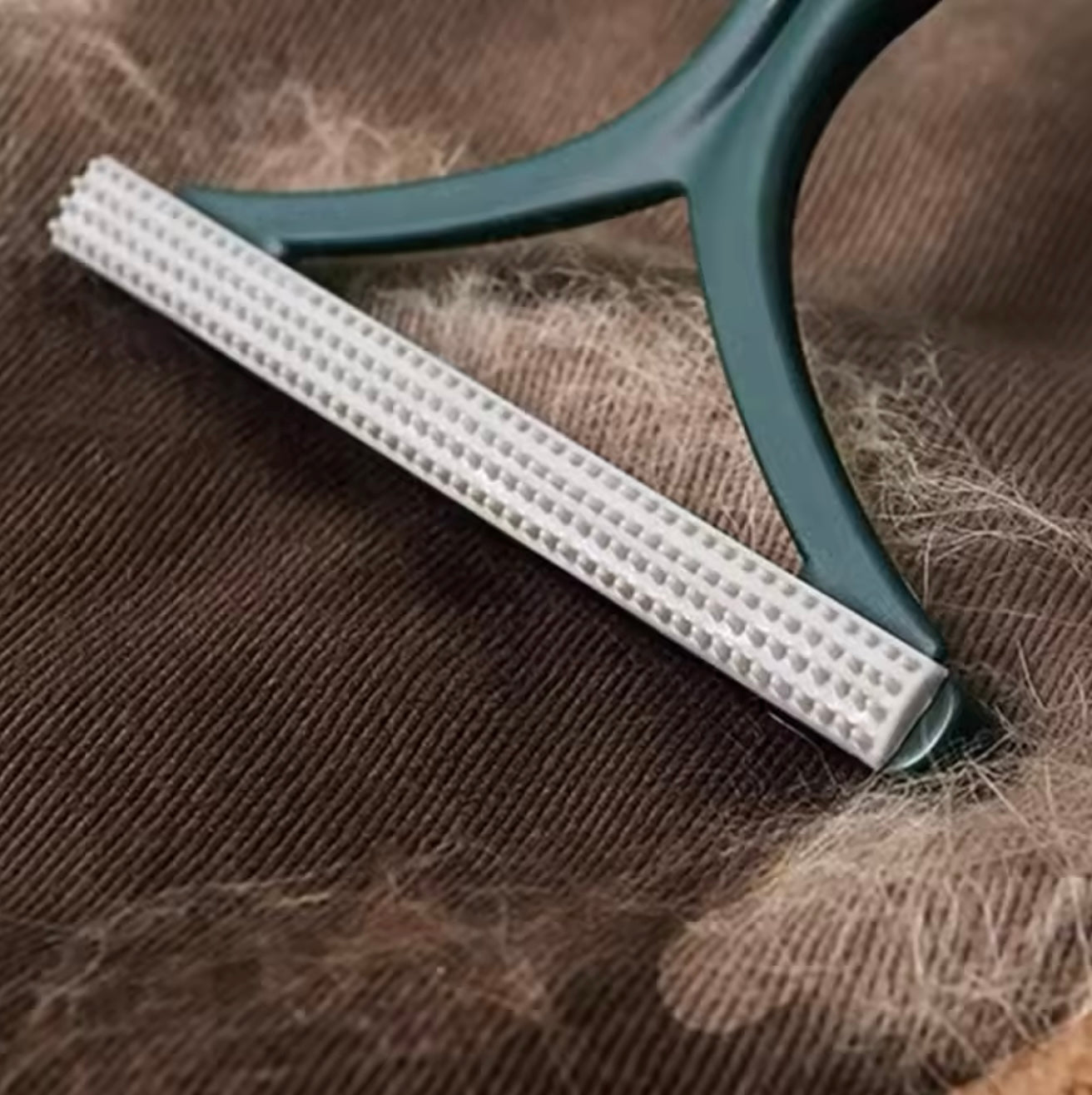 The FluffAway™ - The #1 Pet Hair Remover With Instant Results